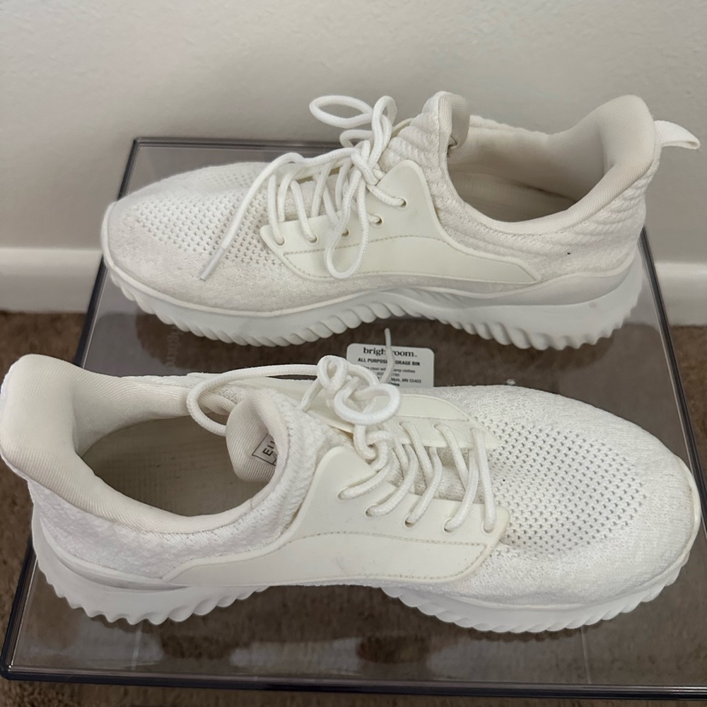 Akk Womens Walking Shoes, size 7.5 women’s